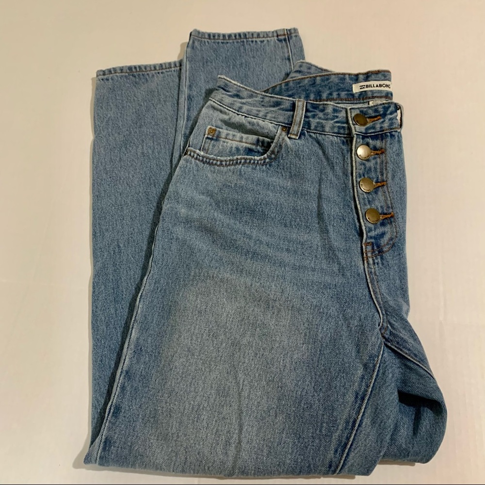NWOT: Billabong Boyfriend Style Jeans